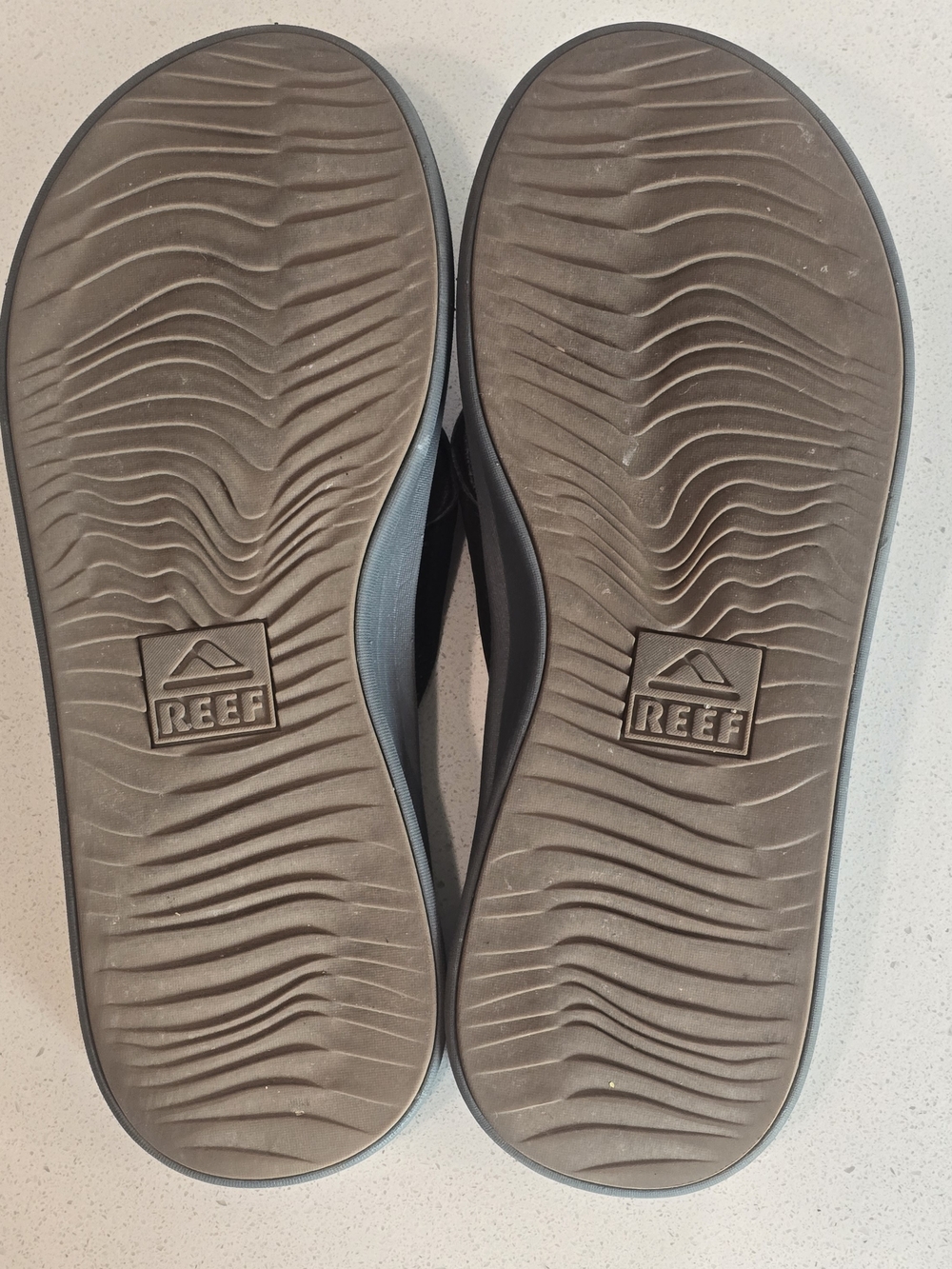 Reef Black Embossed Logo Flip-Flops - Picture 5 of 6